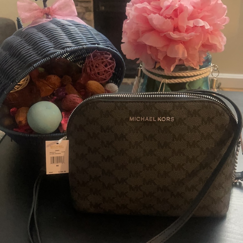 NEW WITH TAGS MICHAEL KORS CROSSBODY BAG